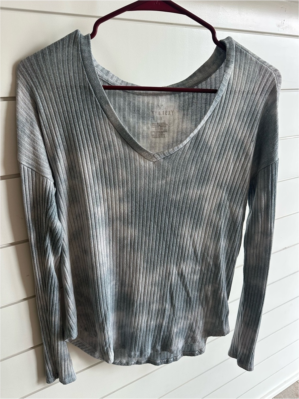 Hollister Ribbed V‑Neck Long Sleeve Top in Light blue and White Tie‑Dye